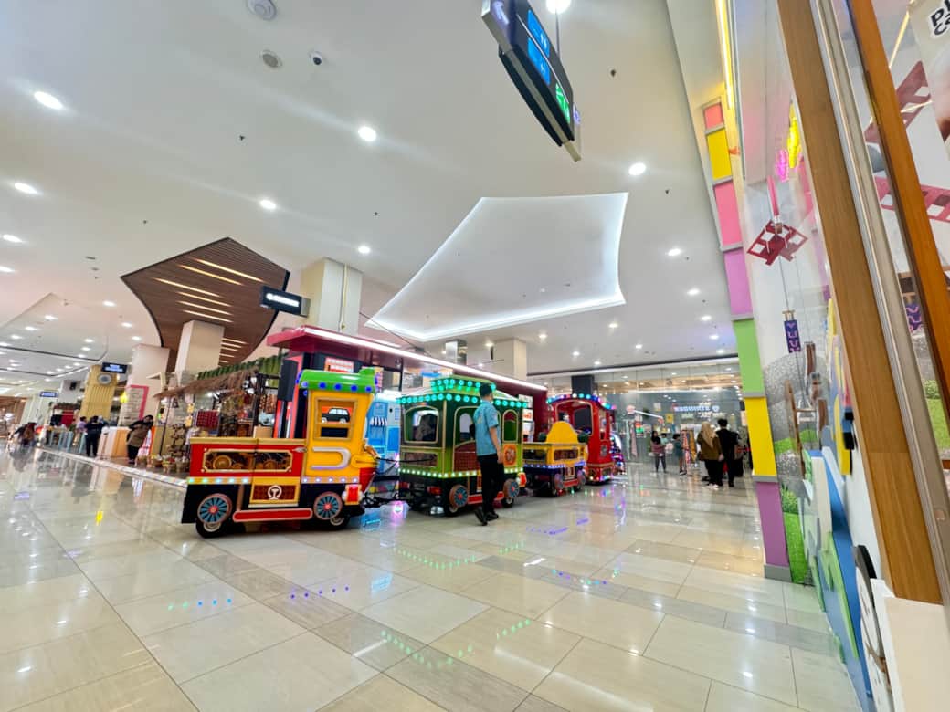 Kid's floor at Kota Kasablanka. Lots of activities for your kids, like this Choo Choo Train ride. 