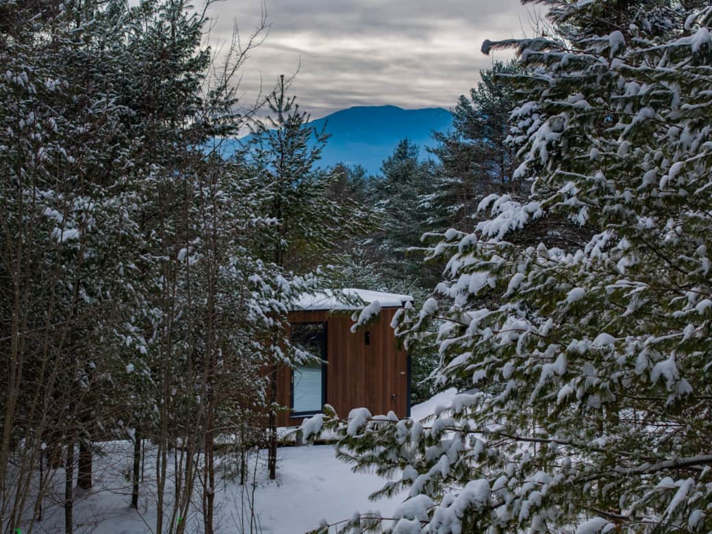 ÖÖD Seven Cedars at Jay Scandinavian mirror glass cabin