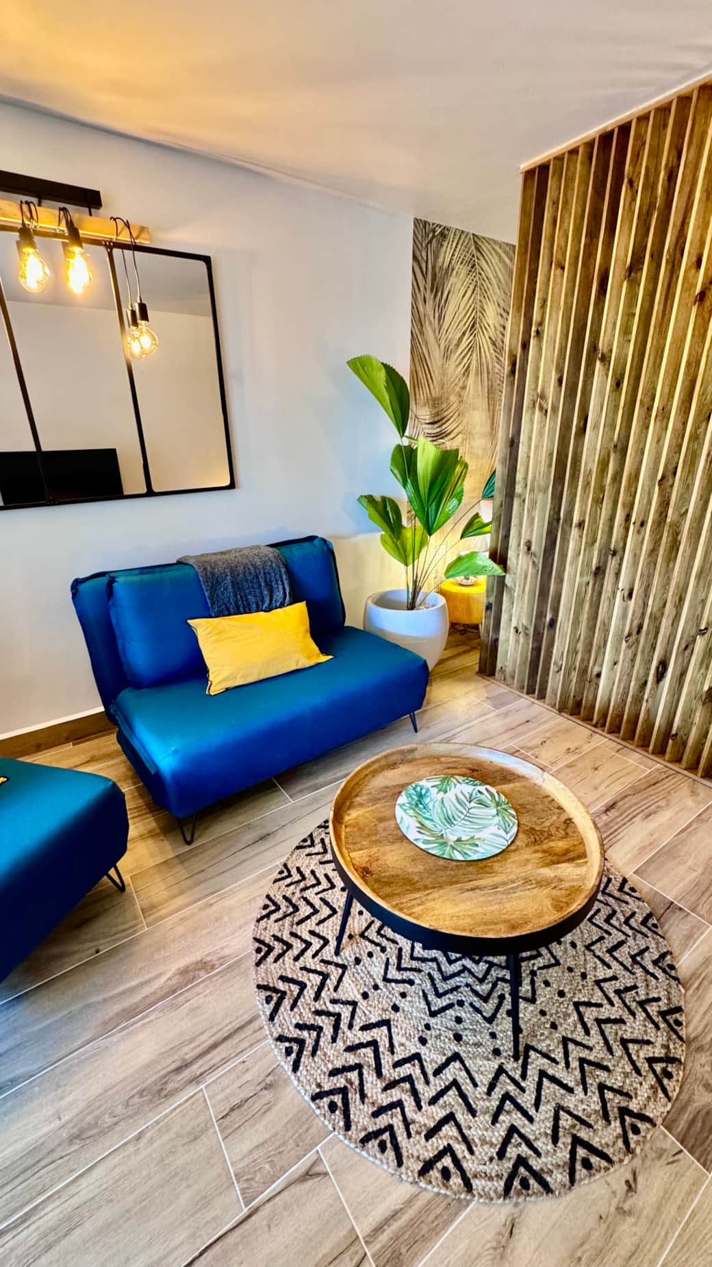 Salon vue claustra - Studio TI KAZ BONNEUW - Village Vacances Sainte Anne GUADELOUPE - Conciergerie Salon vue claustra - Studio TI KAZ BONNEUW - Village Vacances Sainte Anne GUADELOUPE - Conciergerie