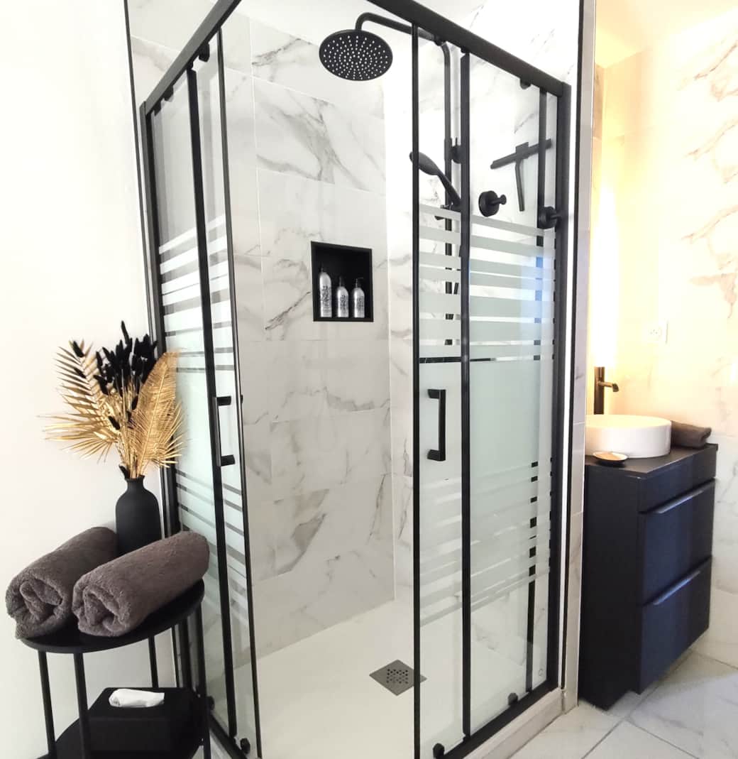 0030 Bathroom overview le boudoir heliopolis - Deluxe studio - naturist village - Cap d'Agde