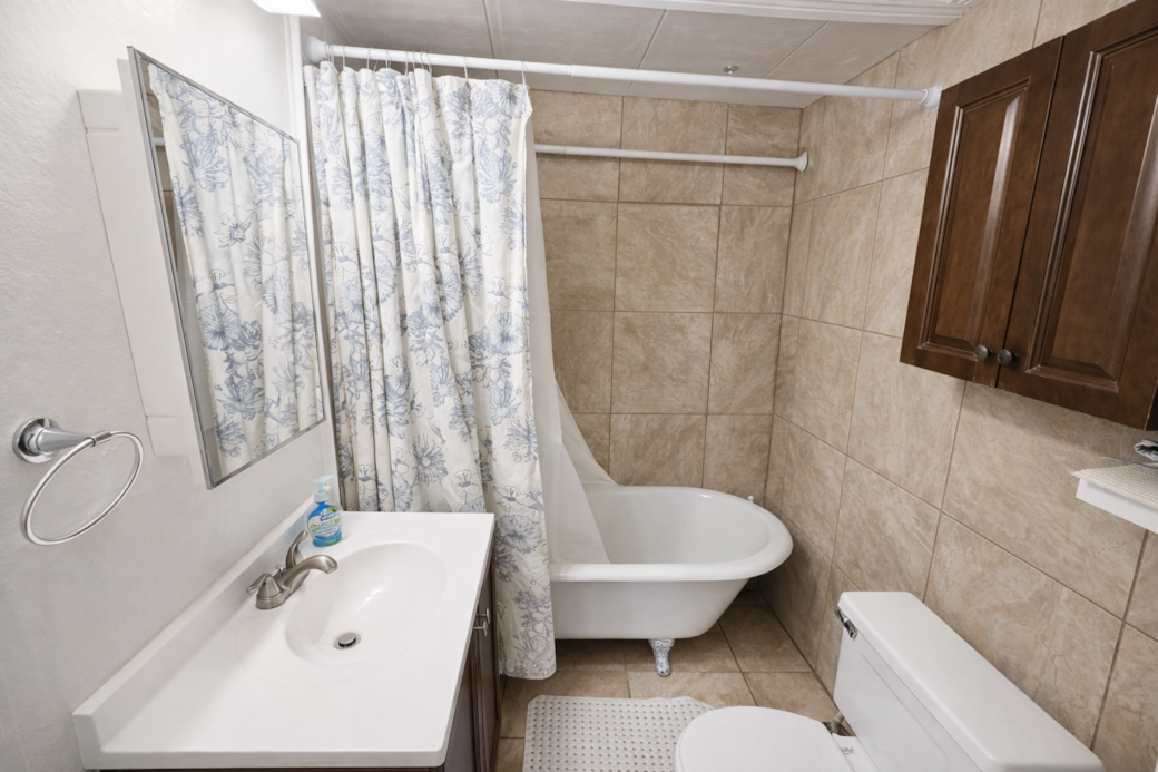 Bathroom with clawfoot Bathroom with clawfoot