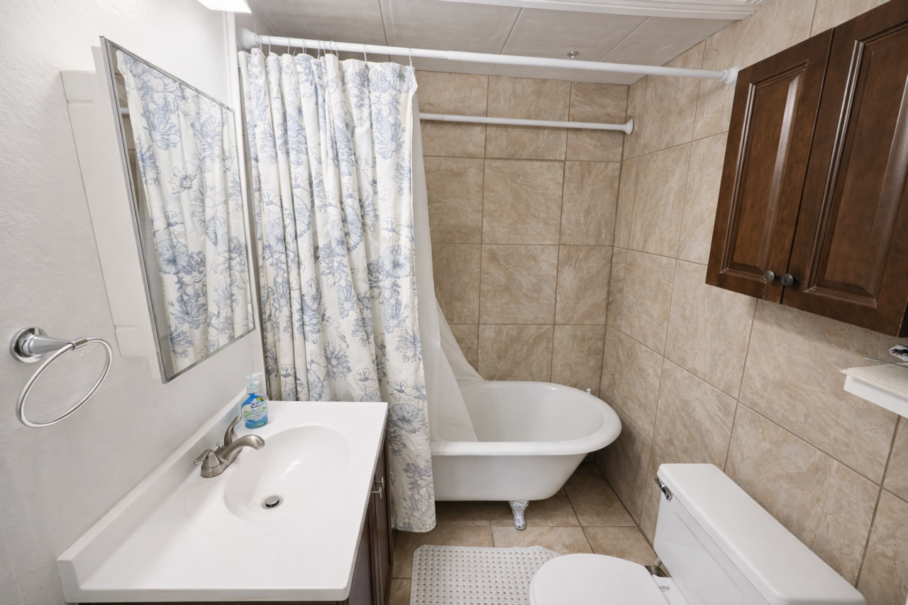 Bathroom with clawfoot