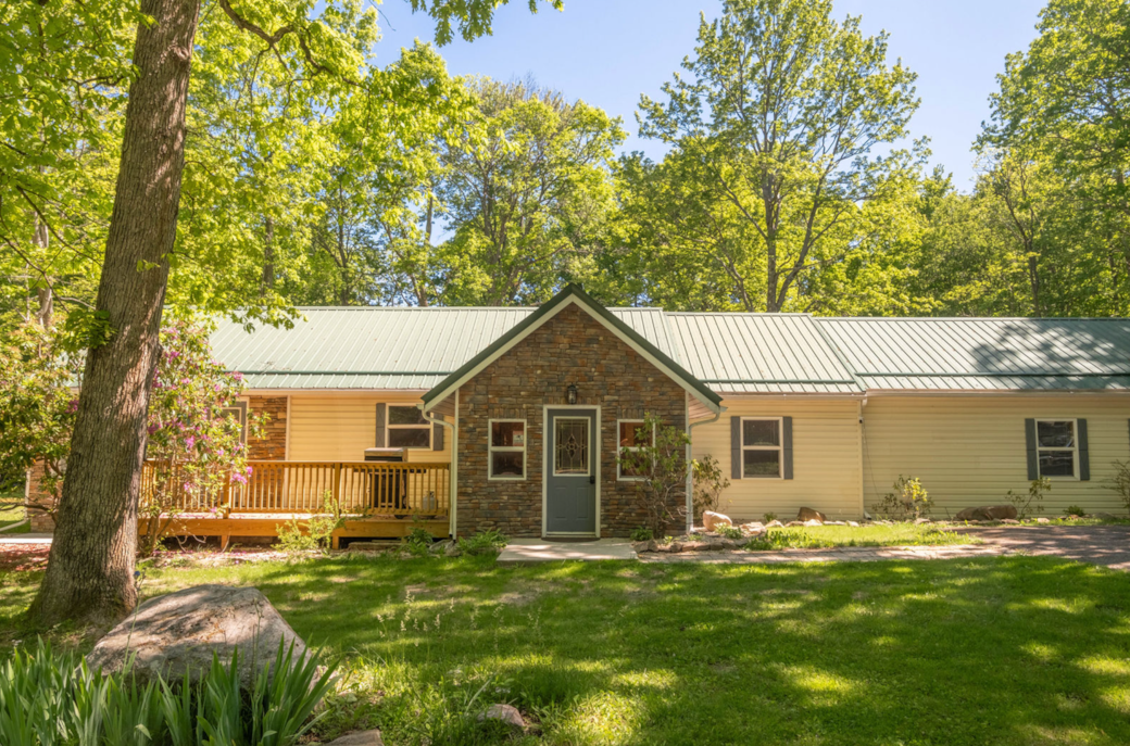 Falls Inn Deep Creek Lake party house rental exterior, sleeps 12