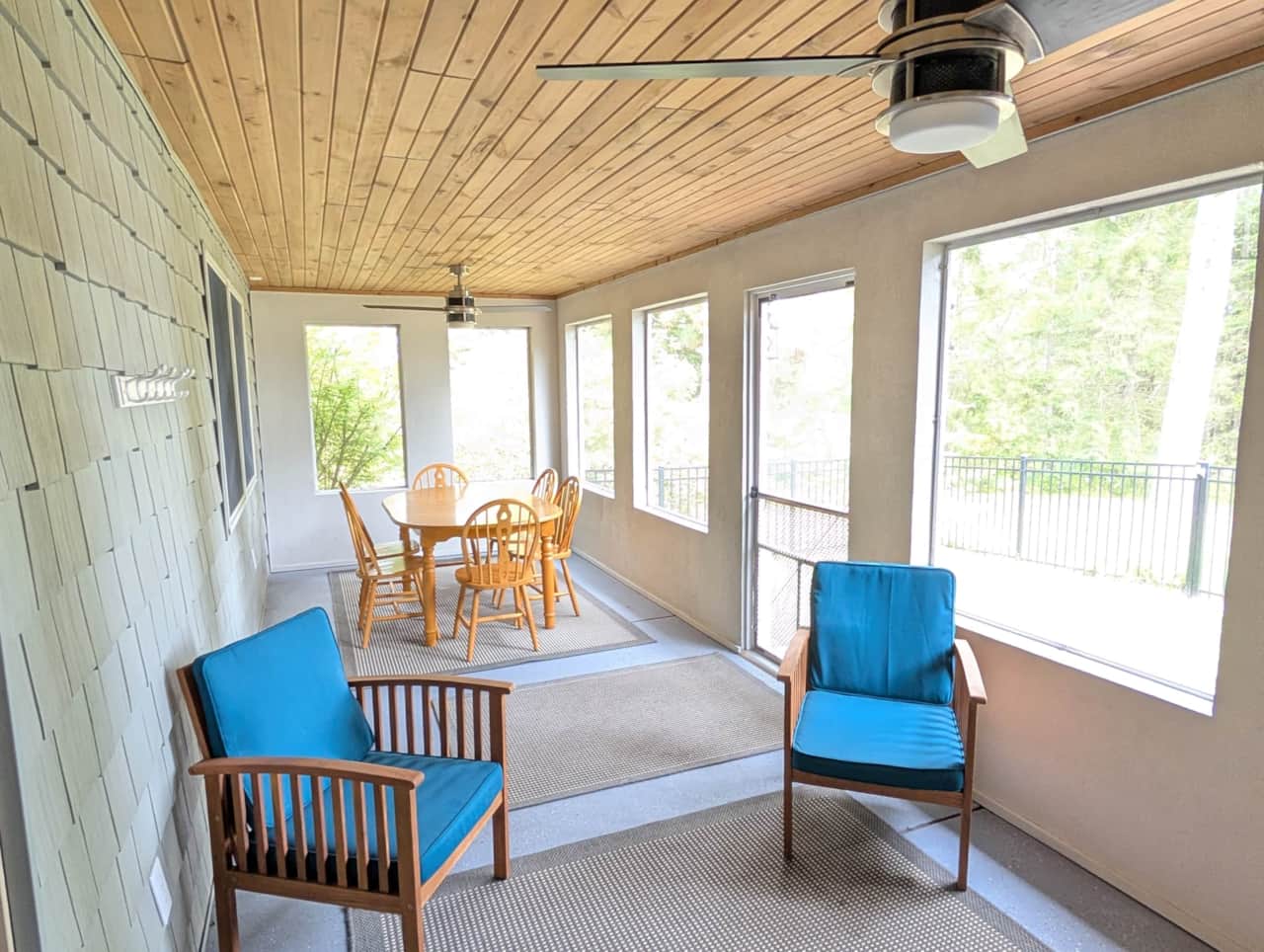 Captain's Quarters - Screened Porch