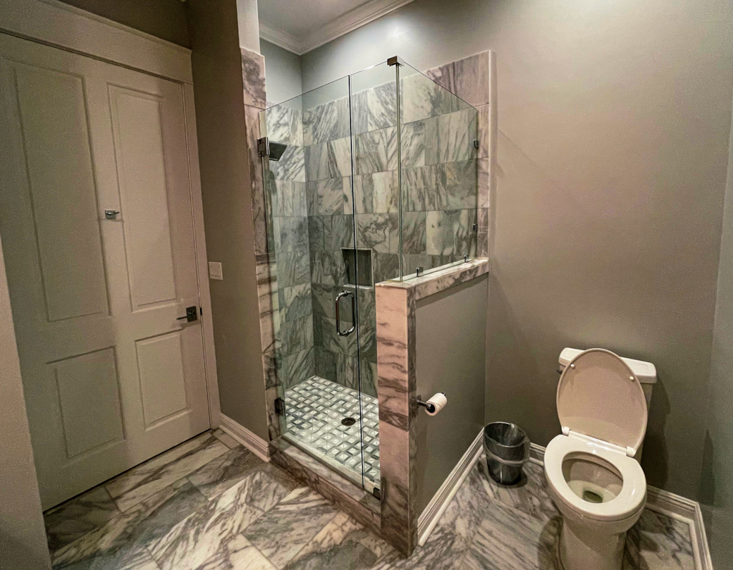 King Suite 2 Bathroom King Suite 2 Bathroom