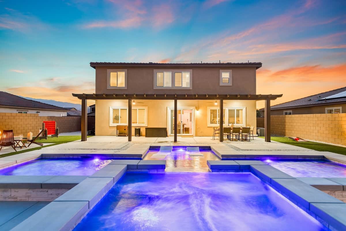 Spa/jacuzzi with a pool. 