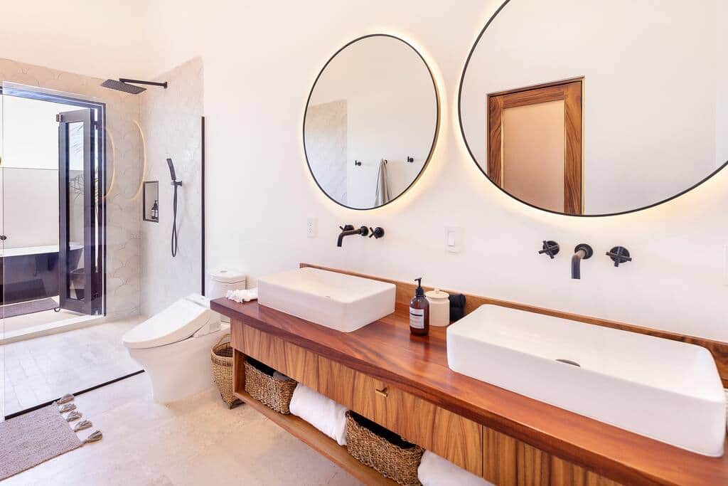 Primary Bedroom En Suites, outdoor tub Primary Bedroom En Suites, outdoor tub
