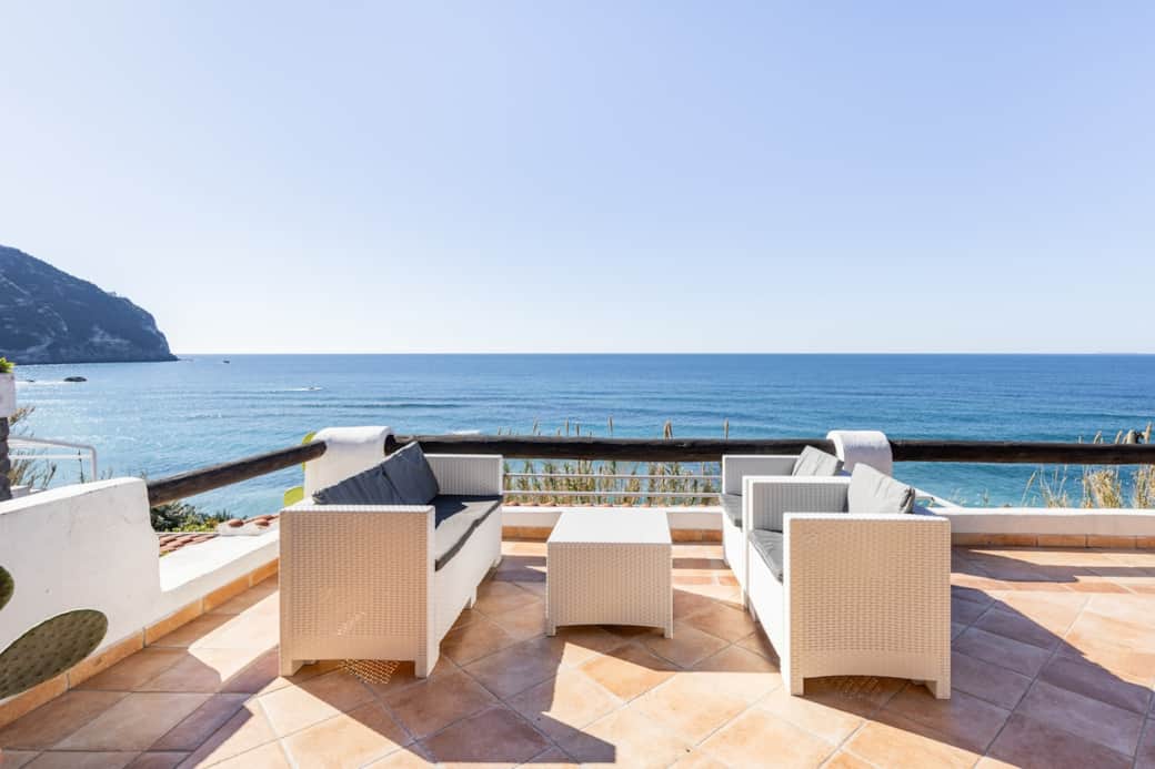 E che fai te ne privi di un aperitivo vista mare ?