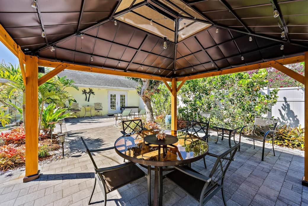 The backyard is perfect for soaking up the sun, reading and relaxing, or meal time with your party as you take in Florida's natural beauty! Evening time is even more magical as the mood lighting comes on and the night sky takes over.