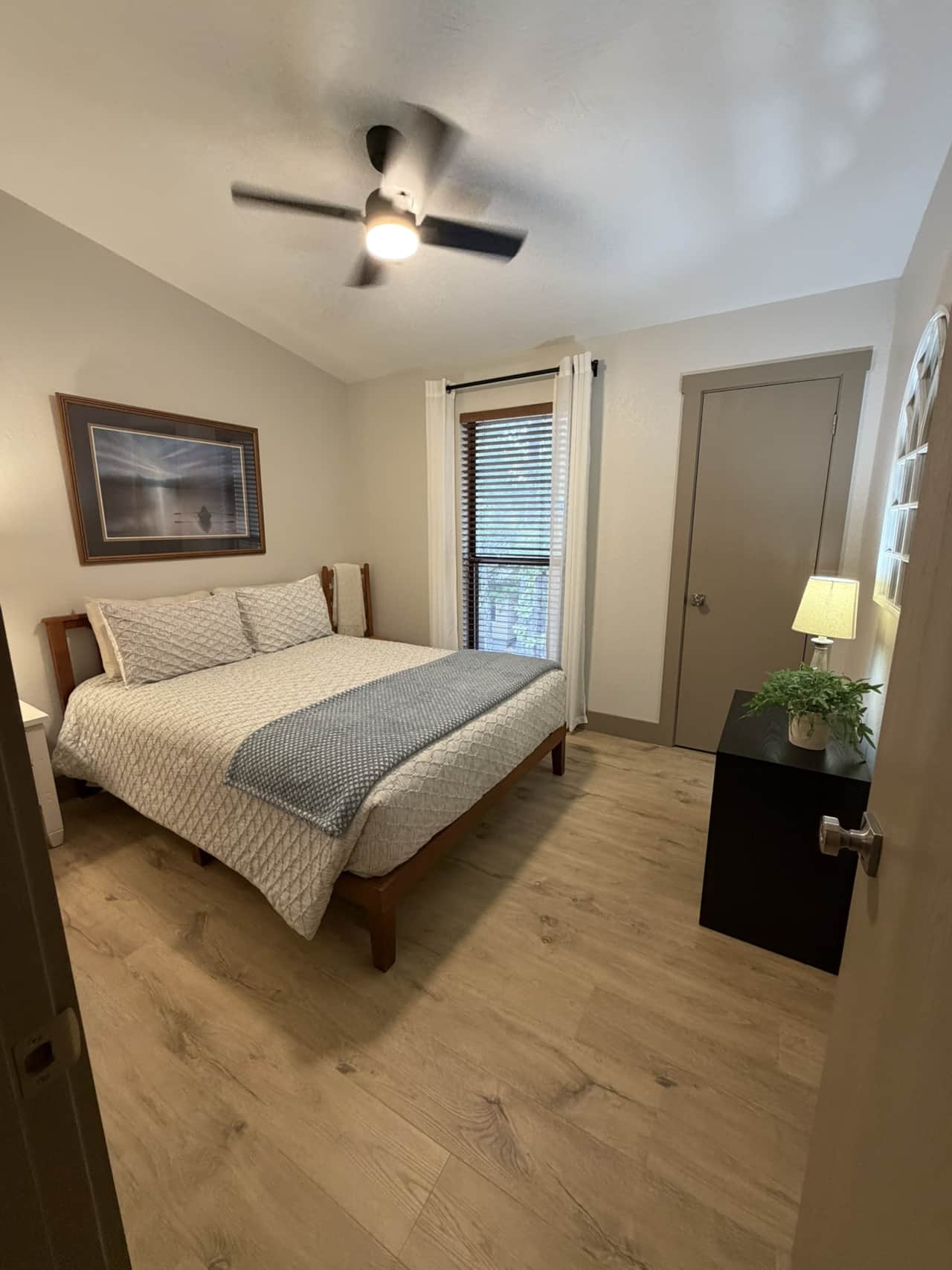 04 Second King Bedroom