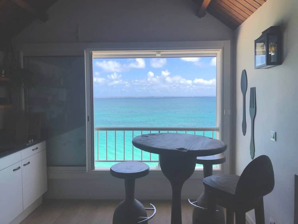 High table with a view of the beach Ti Dream