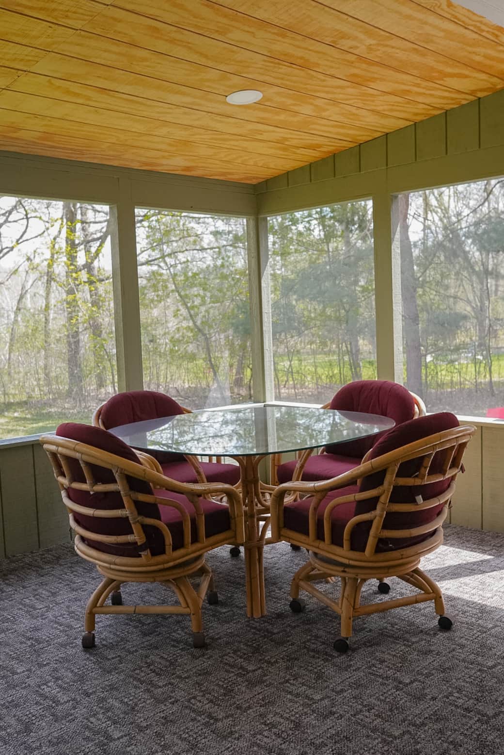 Screened In Porch With Table And Chairs Screened In Porch With Table And Chairs