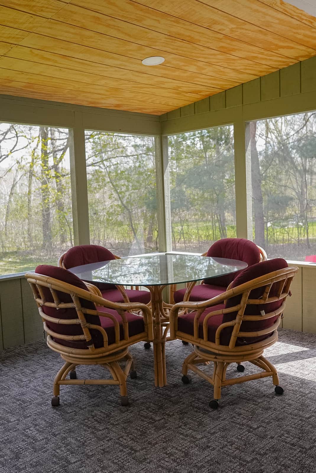 Screened In Porch With Table And Chairs