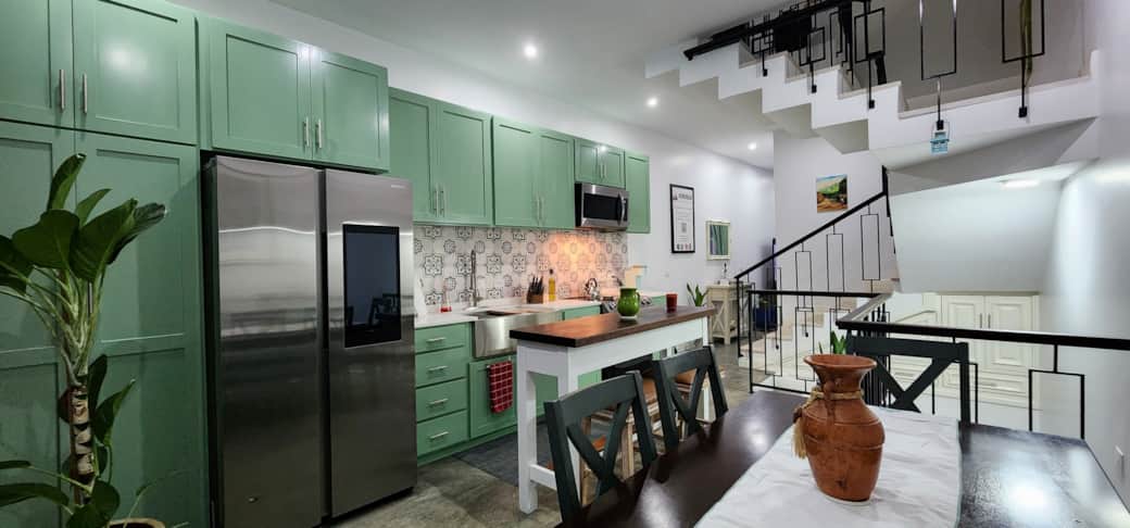 Full Smart Kitchen with Dining Table