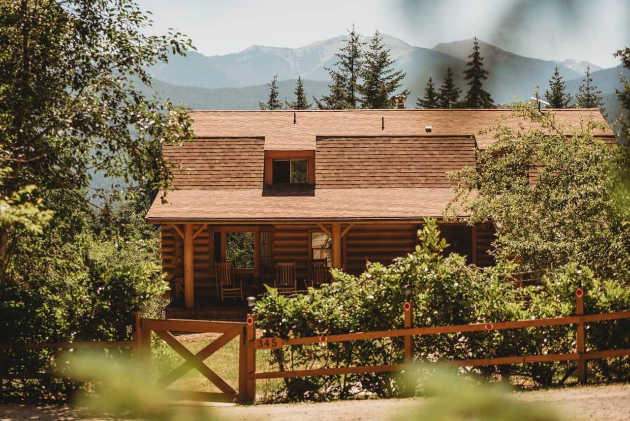 Welcome to Olympic View Haven! Where the mountain views are far and wide, wildlife is abundant, and the only sound you’ll hear is the wind through the valley. Come stay and find serenity️