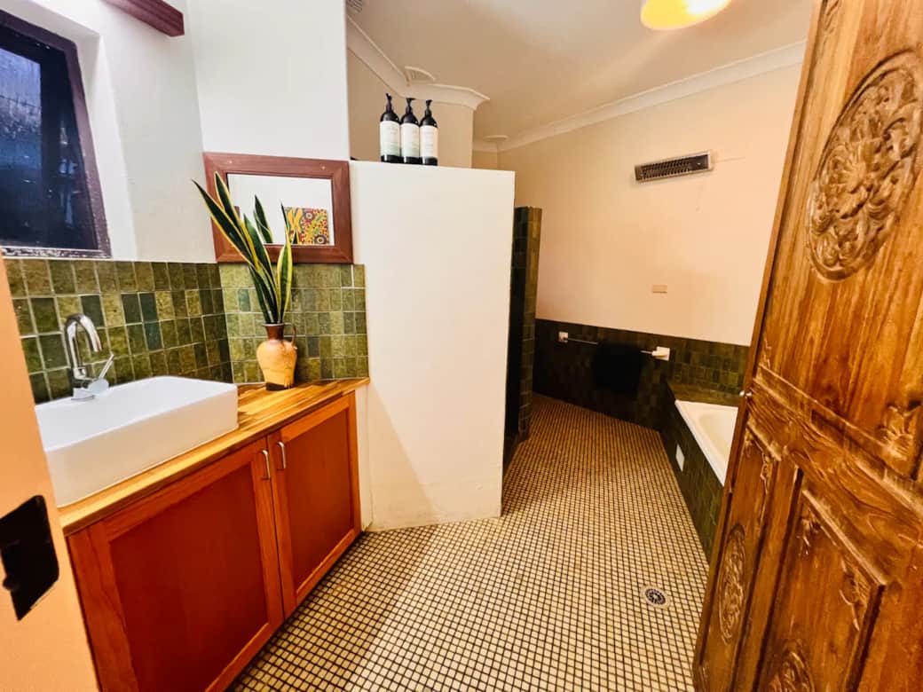 Main Bedroom Ensutie