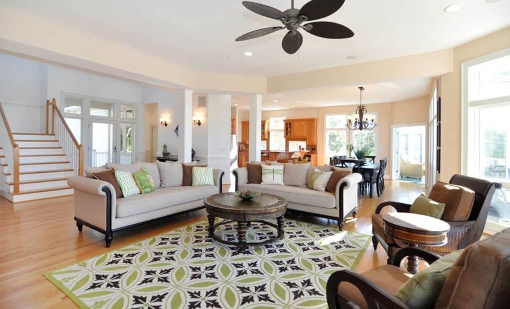 Light Filled Living Room, Kitchen and Dining Room. Light Filled Living Room, Kitchen and Dining Room.