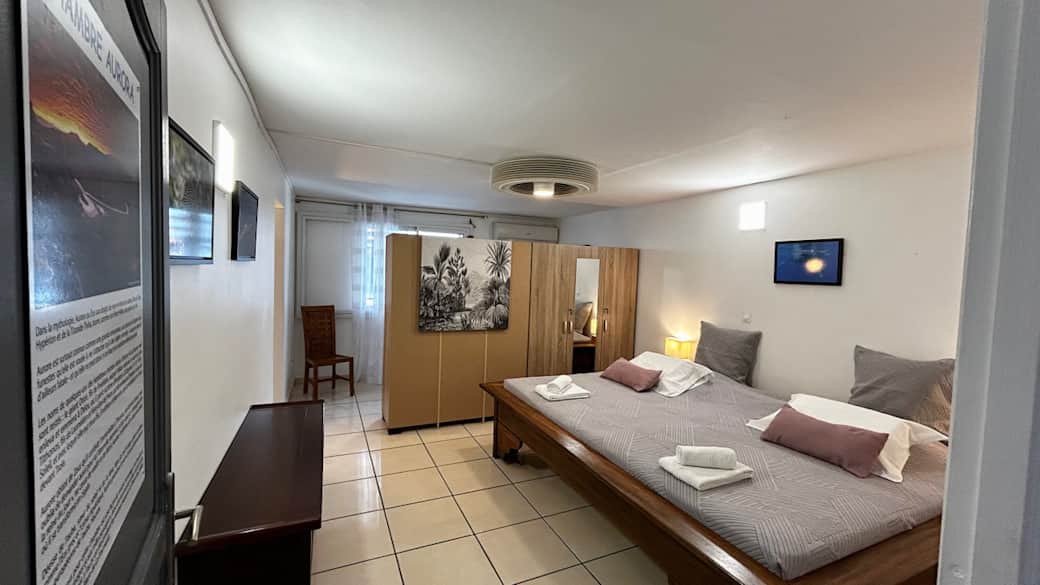 AURORA ROOM: VERY LARGE WITH AN XXL BED OF 240 X 200 CM…