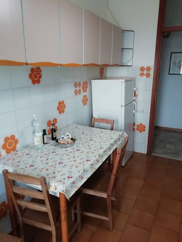 Tavolo in cucina per pasti veloci