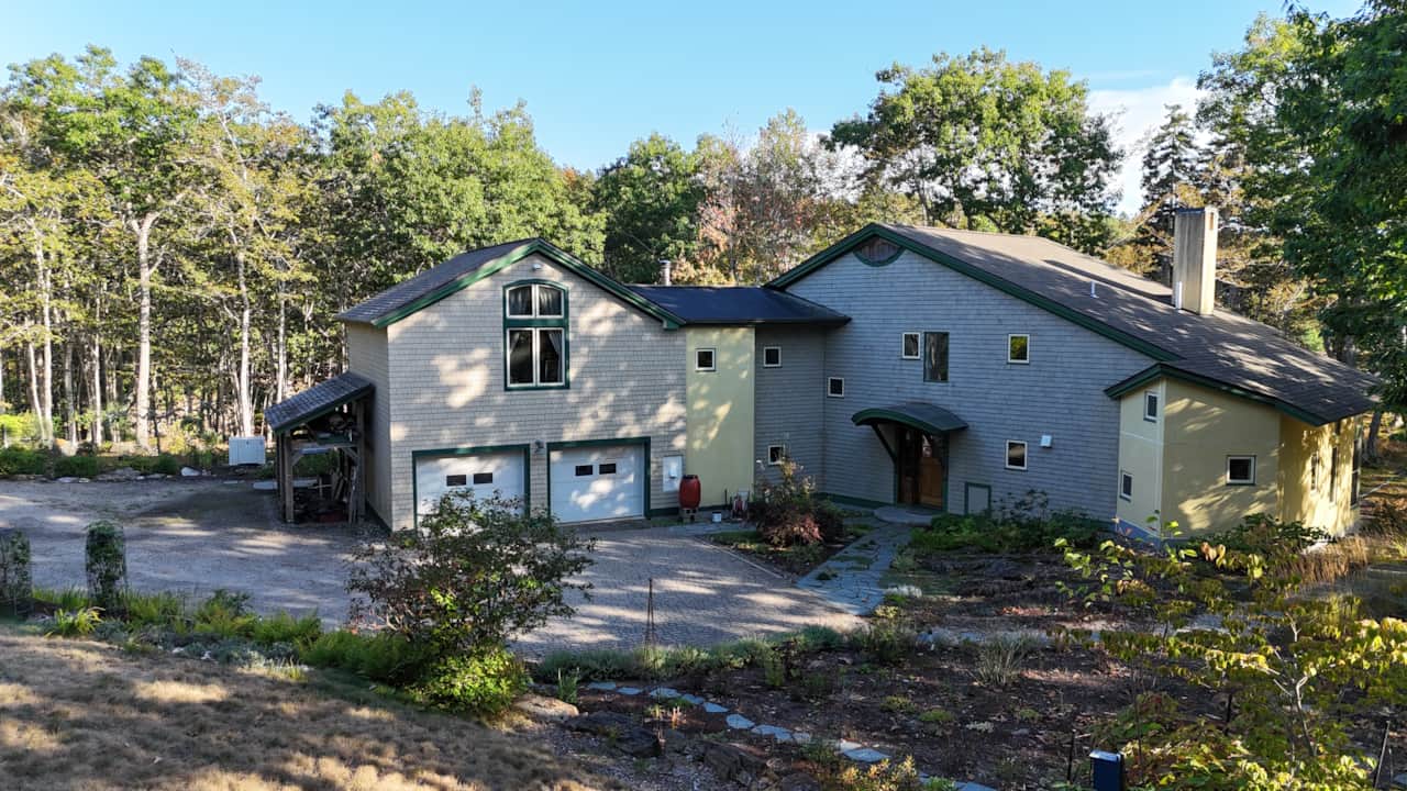 Driveway facing exterior 