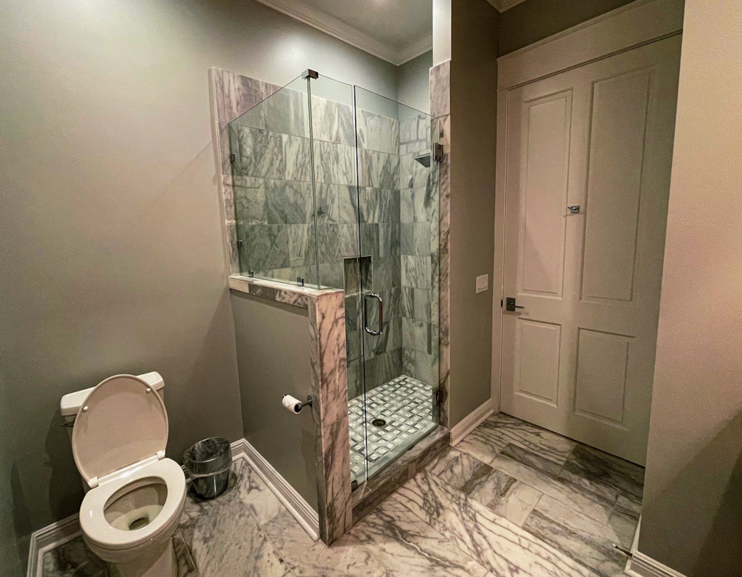 King Suite 3 Bathroom King Suite 3 Bathroom