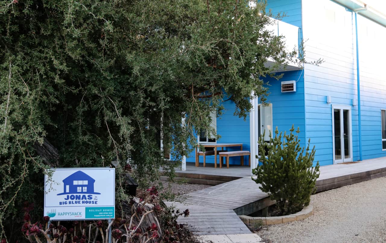 Robe Accommodation Jonas Blue Sleeps 10 