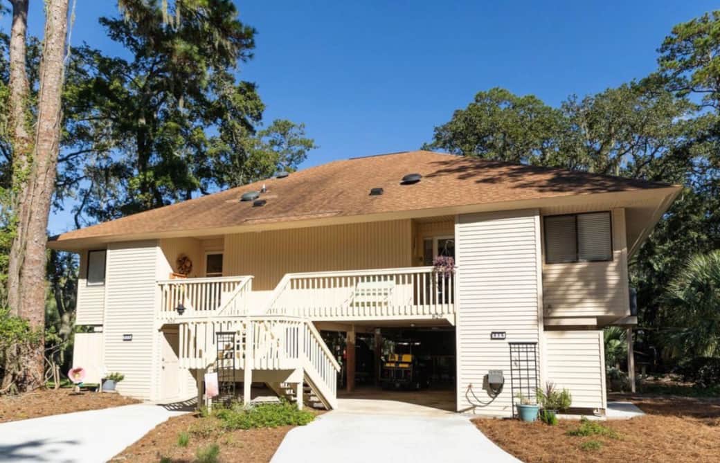 Parking for 2-4 vehicles 