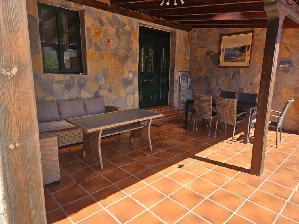 terreza todo el año para un buen desayuno o cafe al aire libre viendo los paisajes 