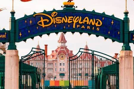 Disneyland 5-10 min drive. 