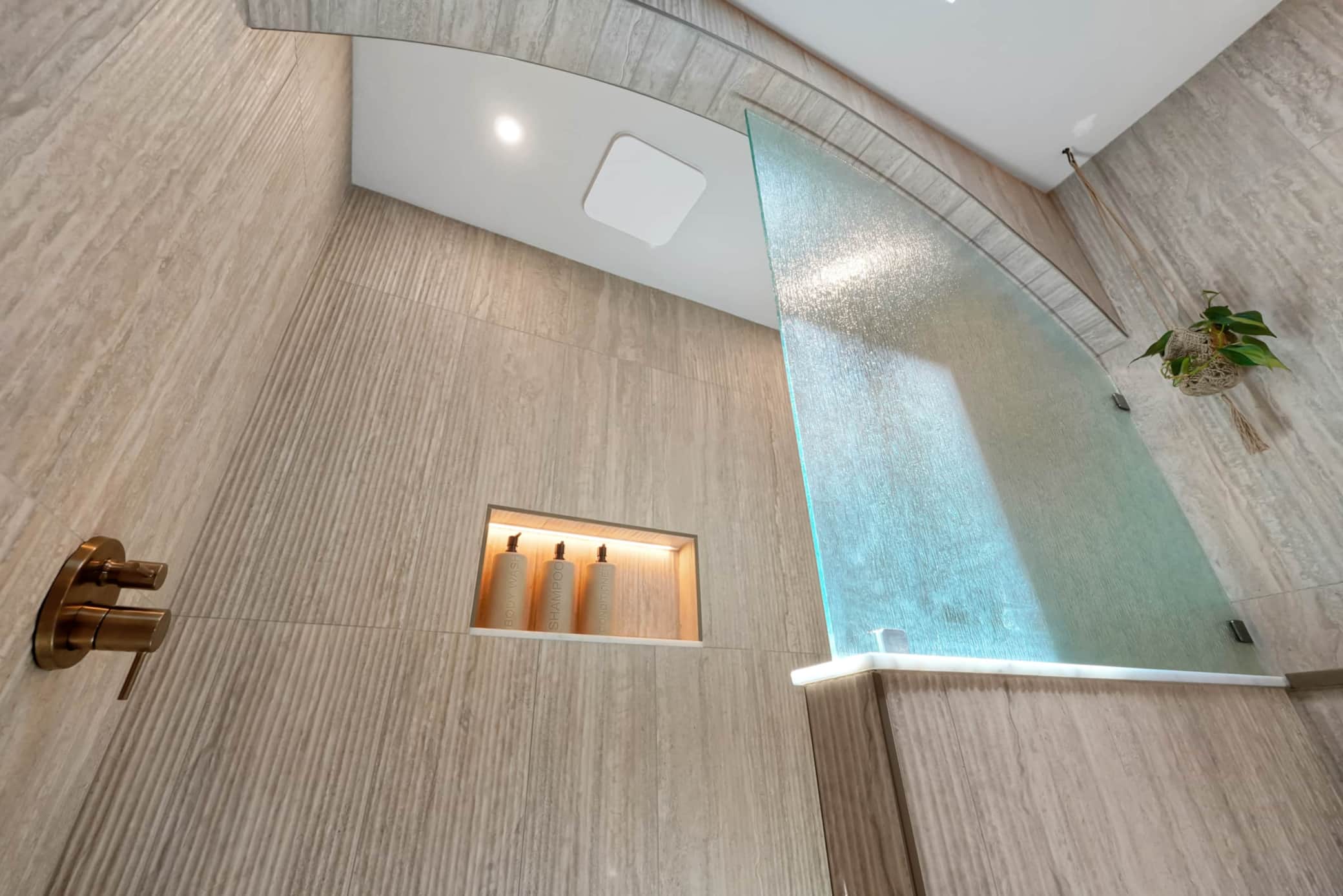 Luna Bathroom