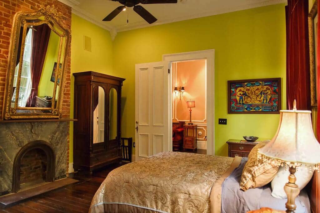 Green bedroom on first floor Green bedroom on first floor
