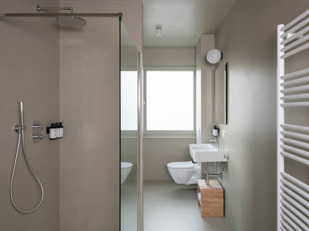 BATHROOM LO BRISE 2
