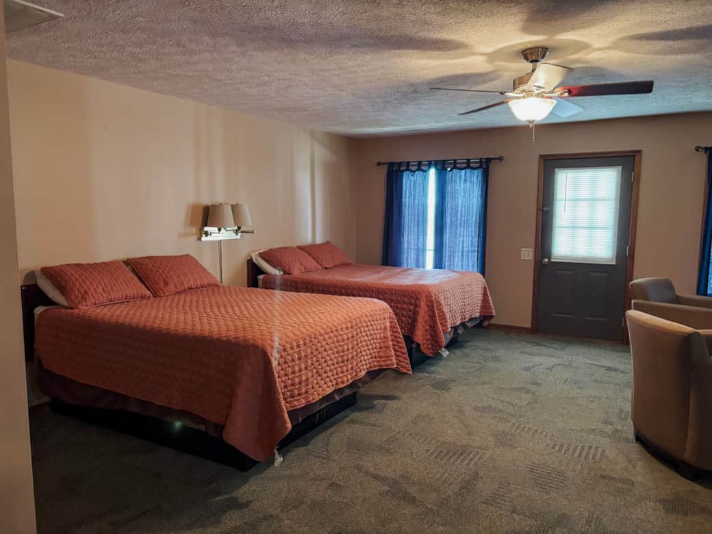 2 Queen Beds