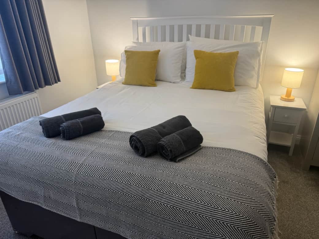 Rear bedroom