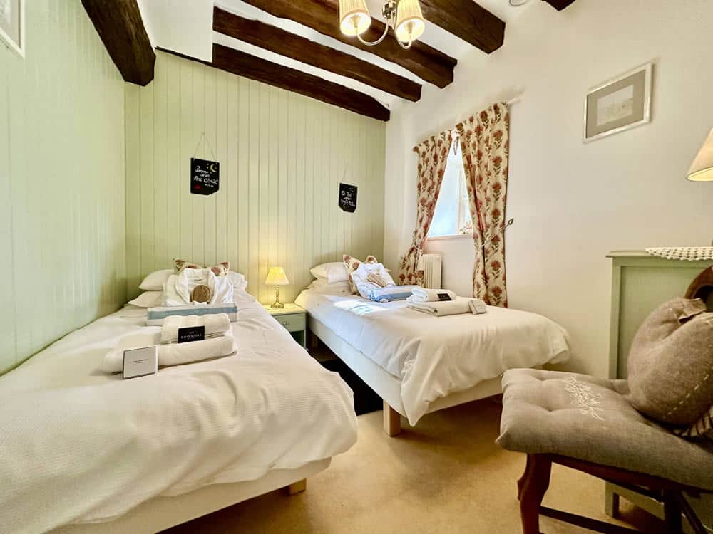 De Boerderij Slaapkamer met Tweepersoonsbed De Boerderij Slaapkamer met Tweepersoonsbed