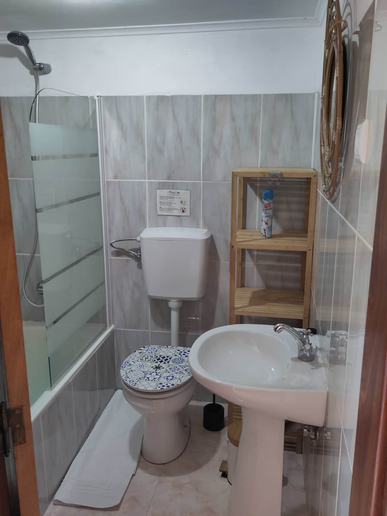 Gastenverblijf badkamer