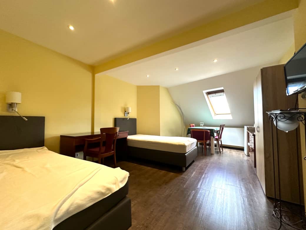 Schlafzimmer mit Essecke