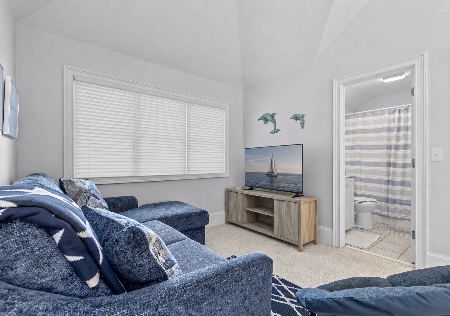 Sectional, lounge chairs, Smart TV and ensuite
