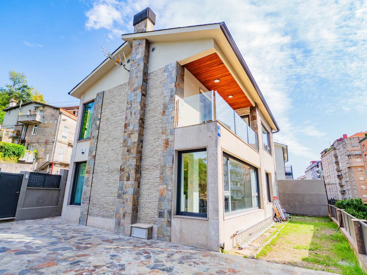 Chalet El Castro by YBH