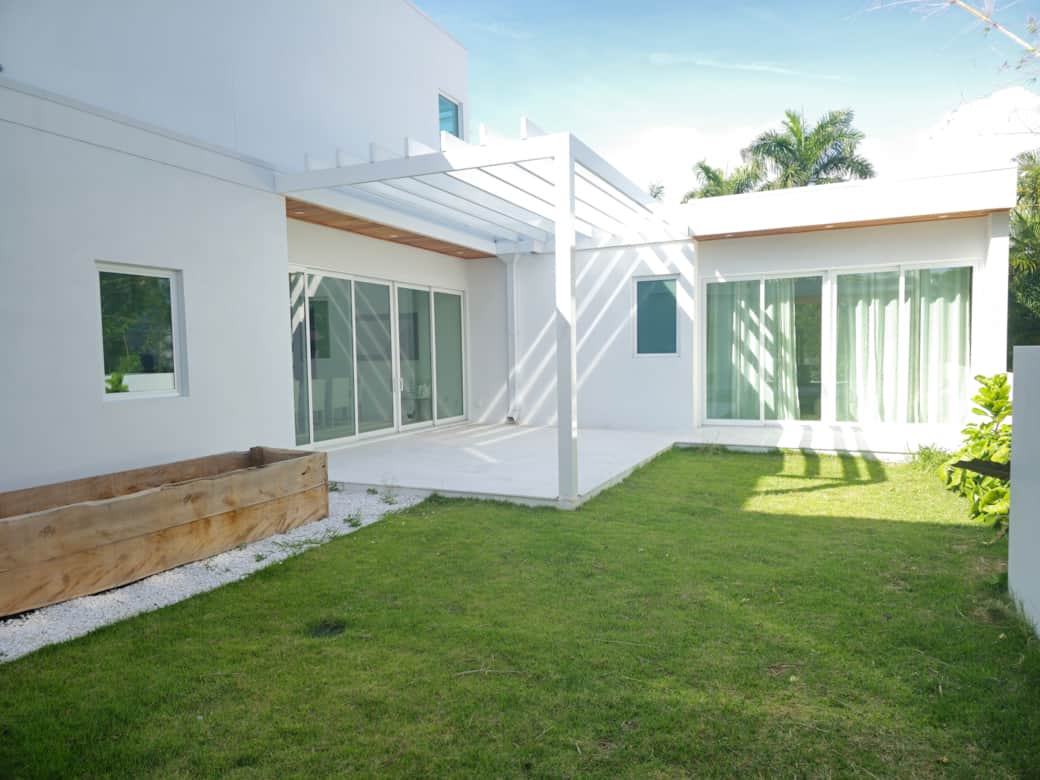 Luxury Siesta Key rental home backyard