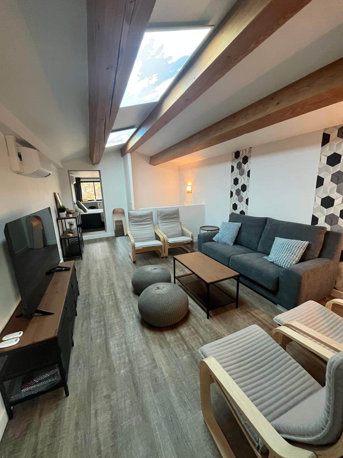 salon, télévision, canapé, fauteuils, chaises