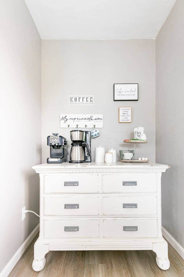 Start your morning off right at the Coffee Bar! We have regular & decaffeinated Coffee as well as an assortment of tea’s waiting for you!