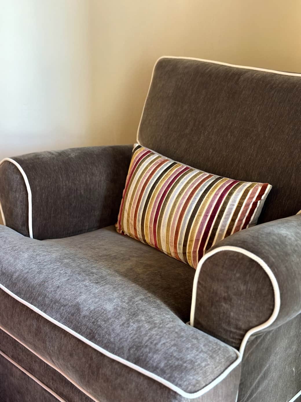 LIVING ROOM
The perfect reading chair.