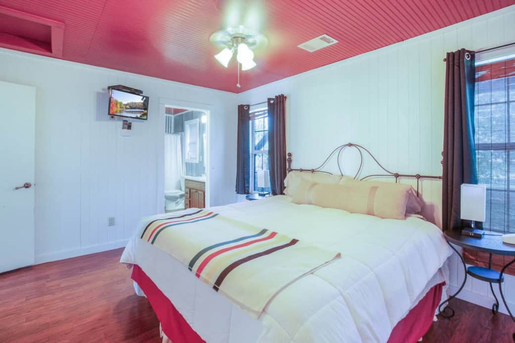 Cabin D: Master bedroom w/ private bath (King bed)