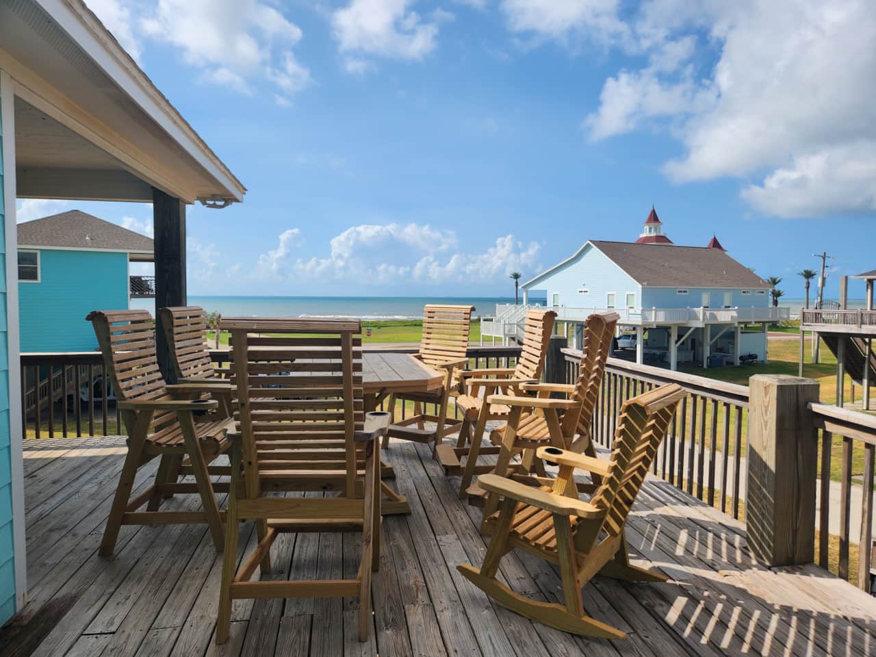 Plenty of seating indoors & out!