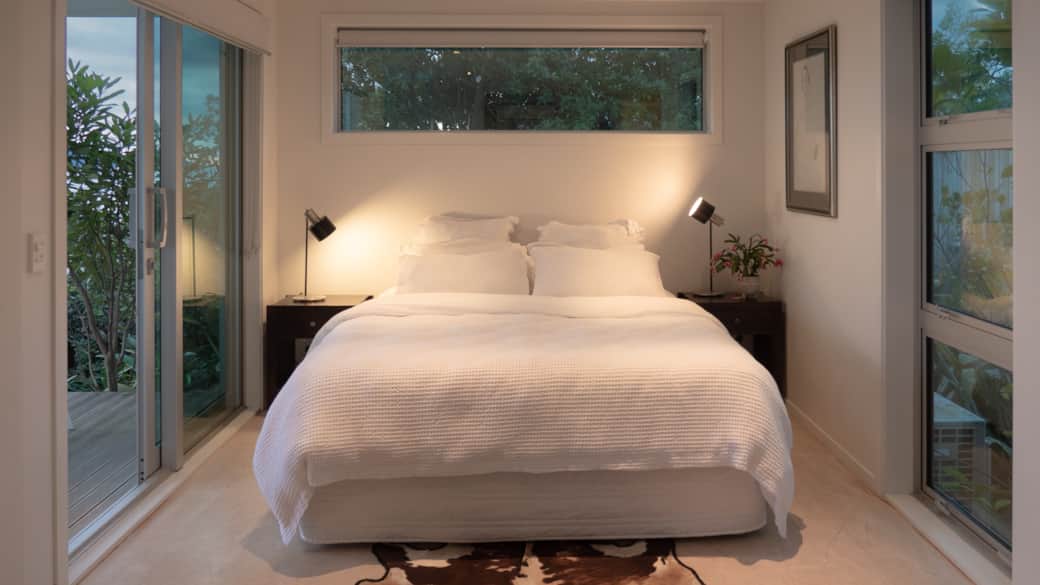 Queen bed in the alcove