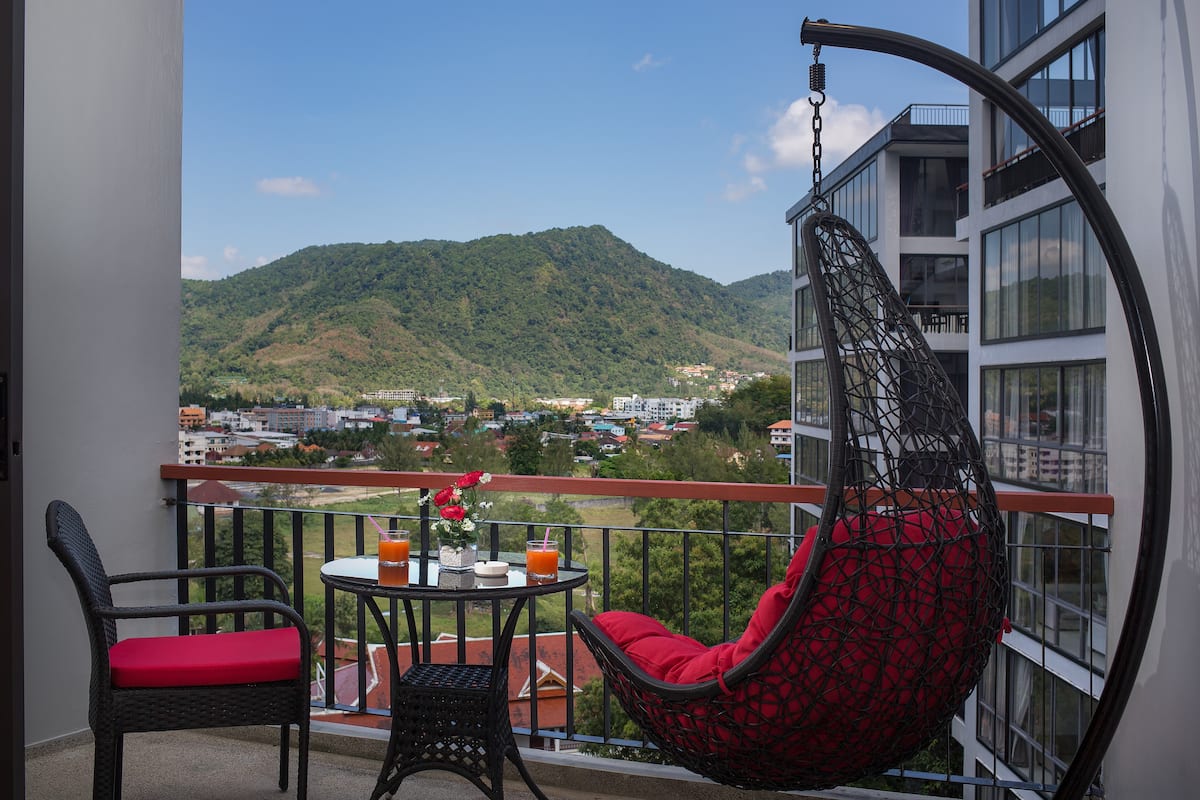 RK059 Luxurious Studio with Mountain View @ beach- 650m