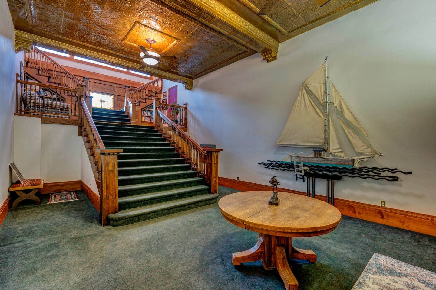 New York Store Suite living detail