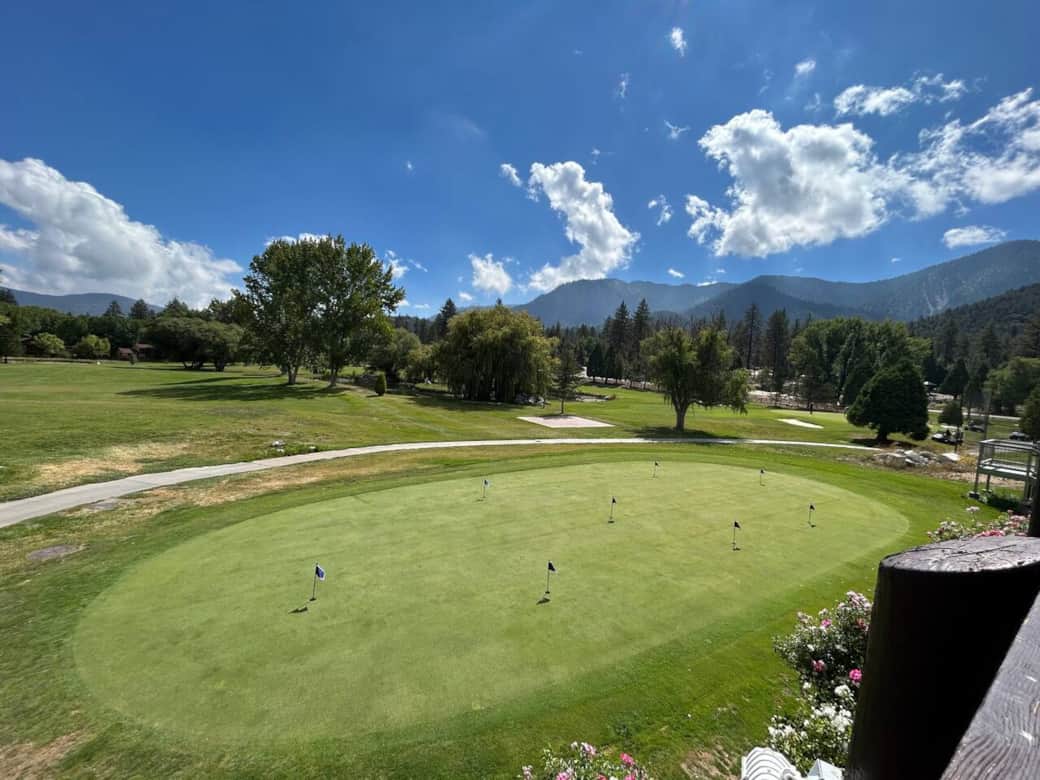 PGA-rated, 9-hole golf course, southern view. PGA-rated, 9-hole golf course, southern view.