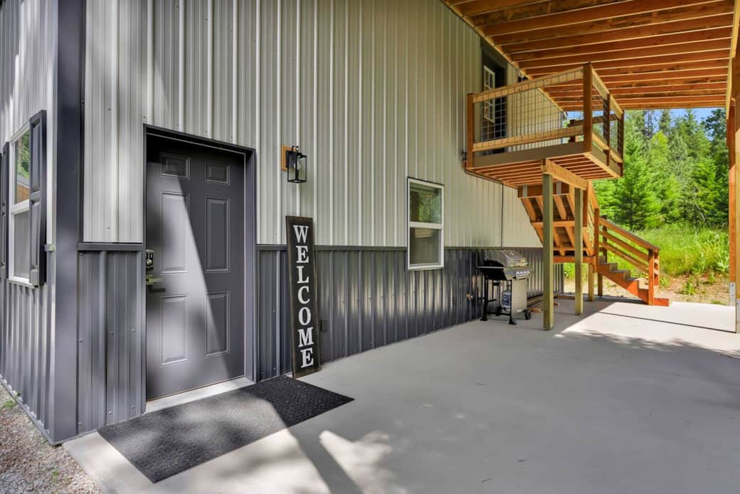 Front door next to welcome sign. No access to the upstairs Front door next to welcome sign. No access to the upstairs